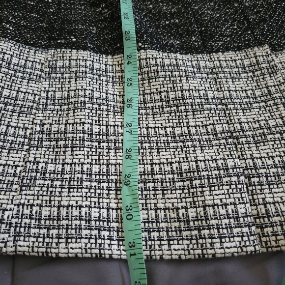 Banana Republic | B&W Collarless Long Tweed Jacket (SIZE S) - Picture 12 of 14